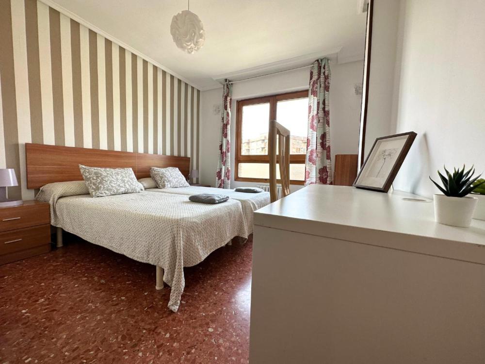 Dos Torres Tauriel - Espacioso Apartamento Con Impresionantes Vistas Y Garaje Privado Saragozza Esterno foto